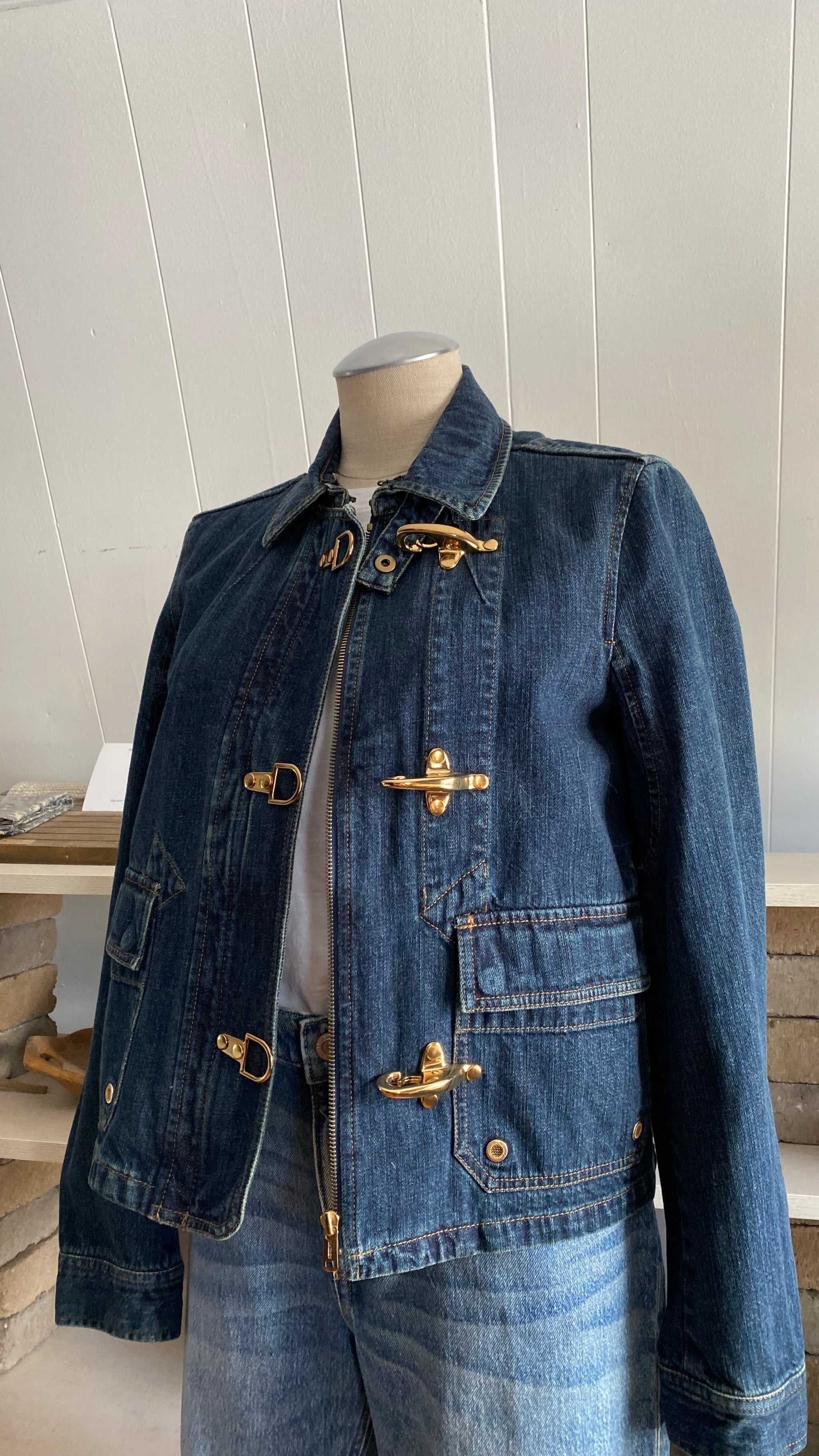 E0D49F50-022B-4289-A760-